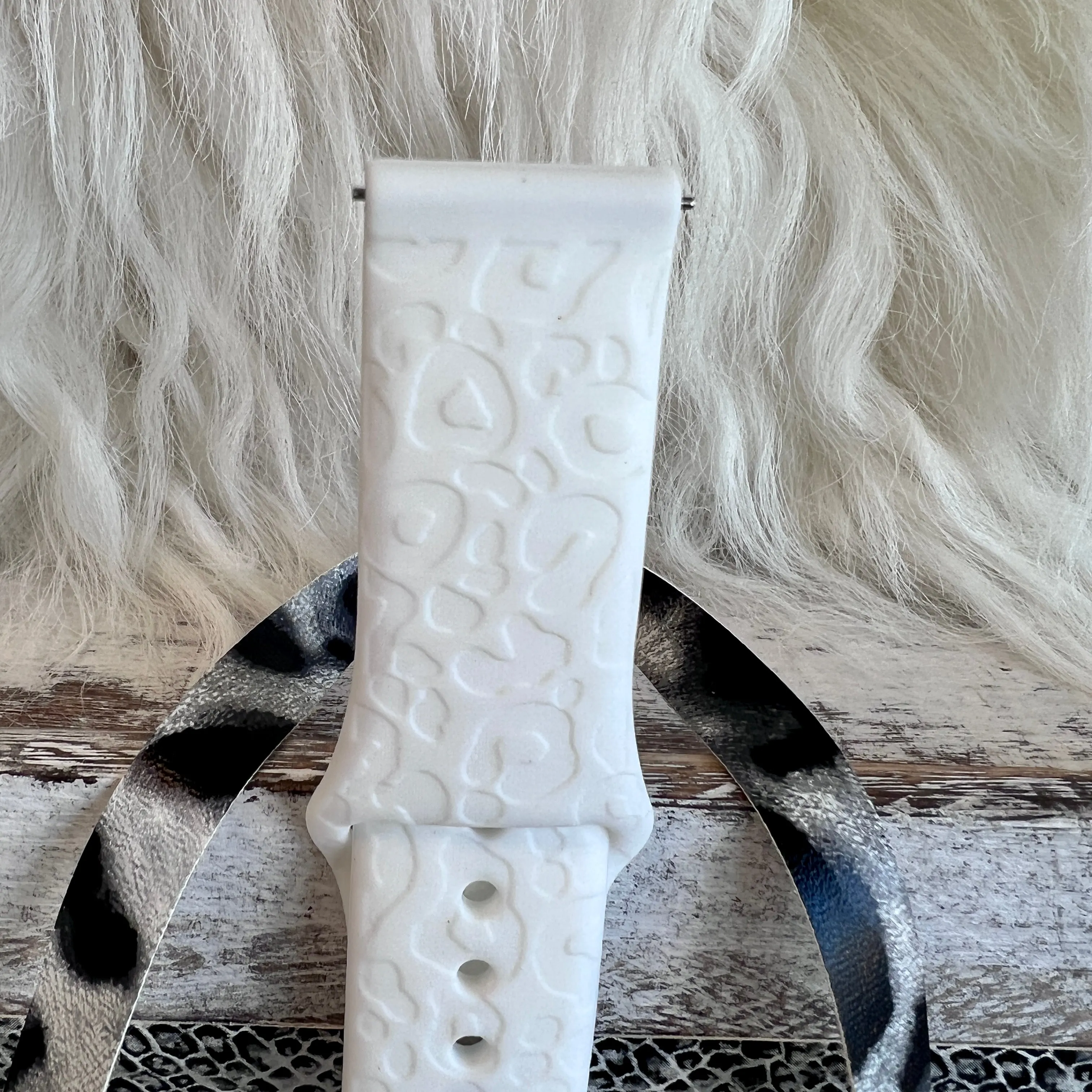 Engraved White Leopard Print Silicone Band For Samsung Watch