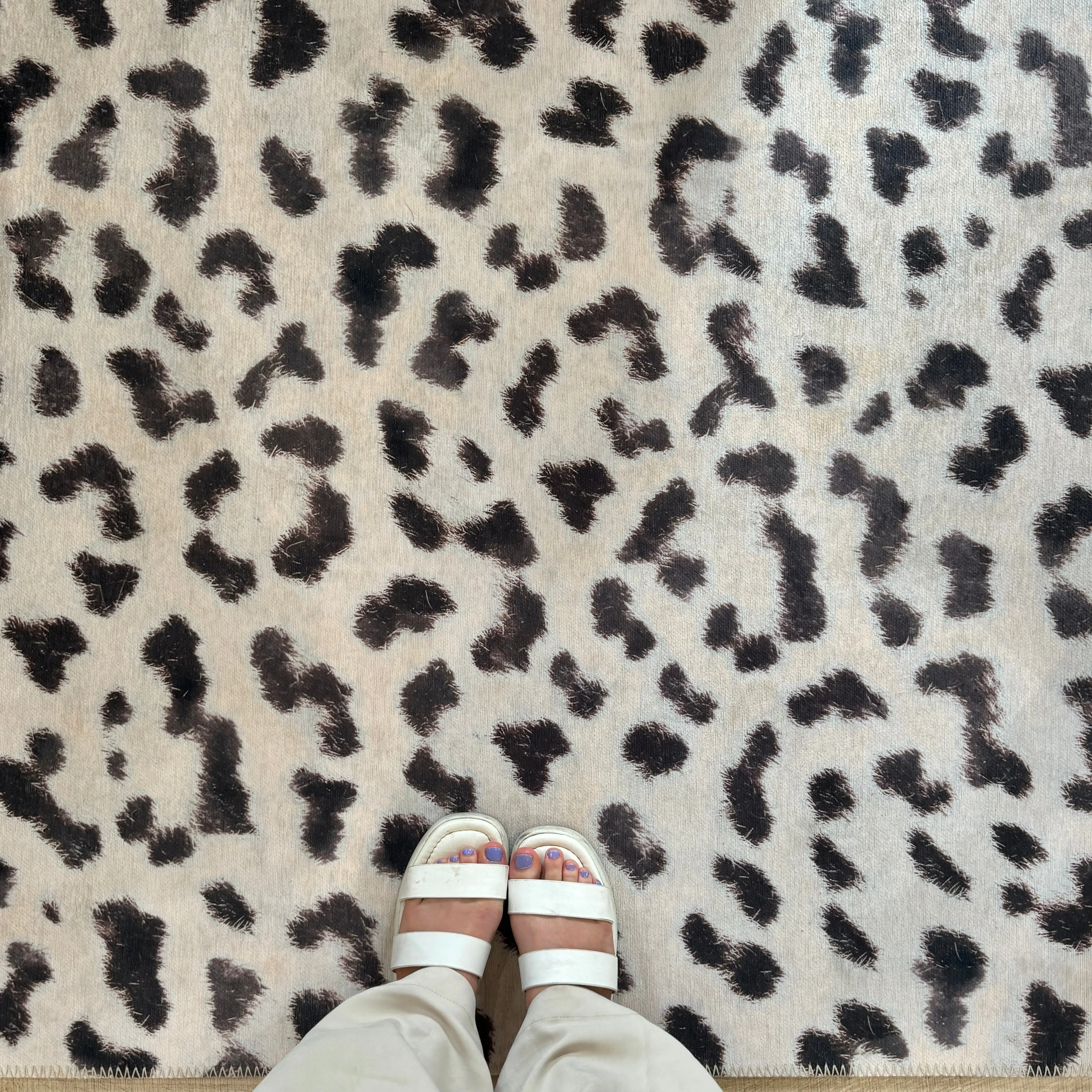 LEOPARD SKIN SNOW RECTANGLE CHENILLE RUG