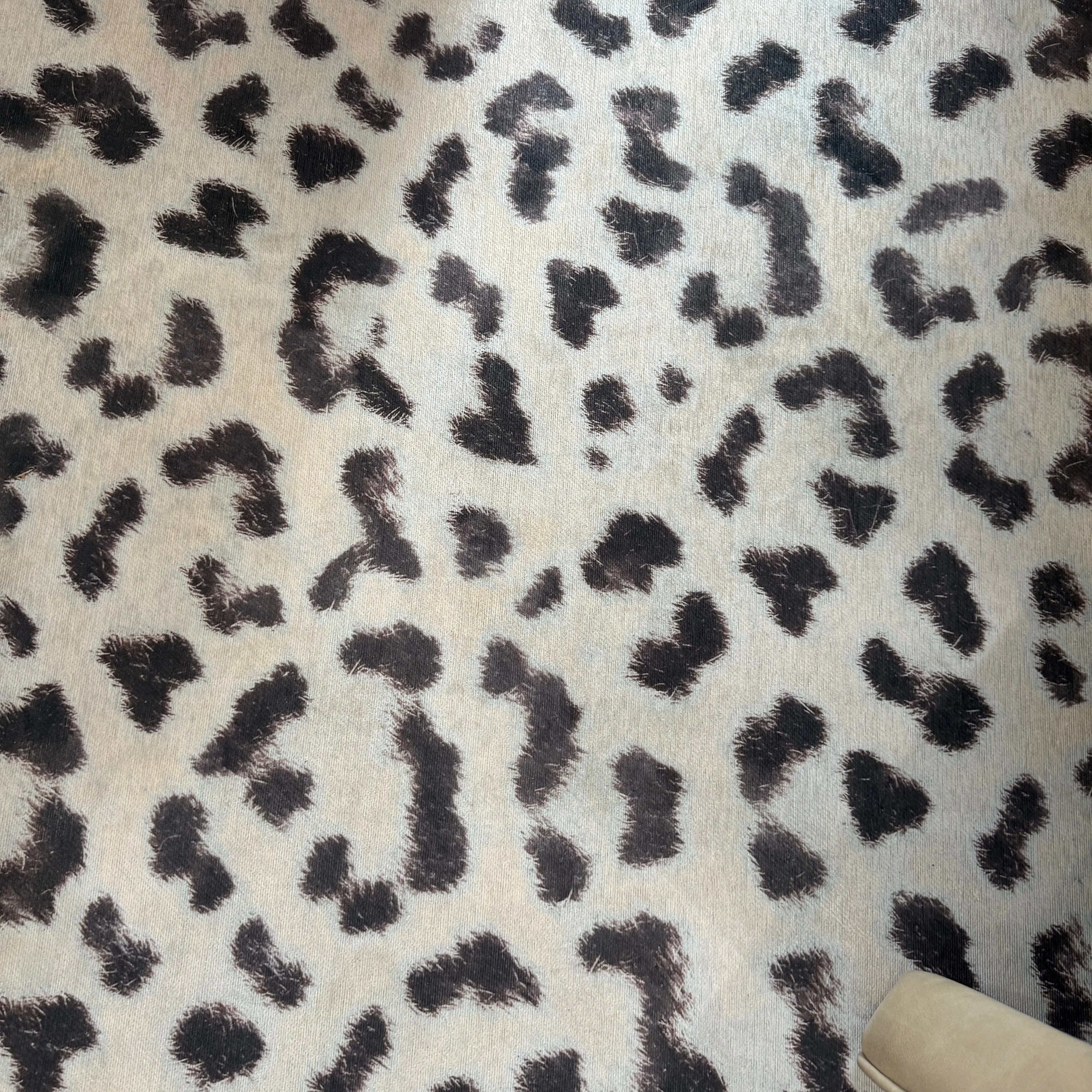 LEOPARD SKIN SNOW RECTANGLE CHENILLE RUG