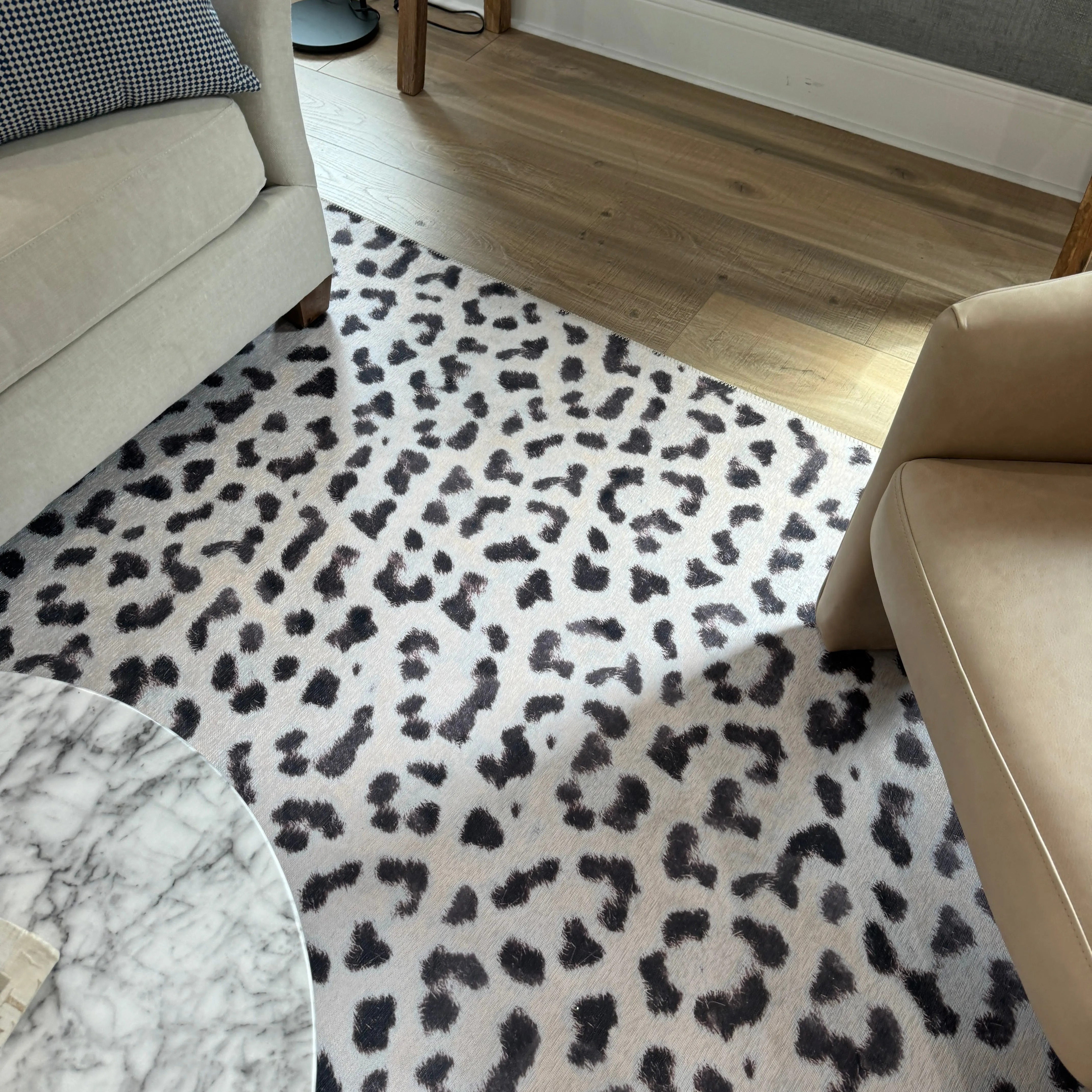 LEOPARD SKIN SNOW RECTANGLE CHENILLE RUG