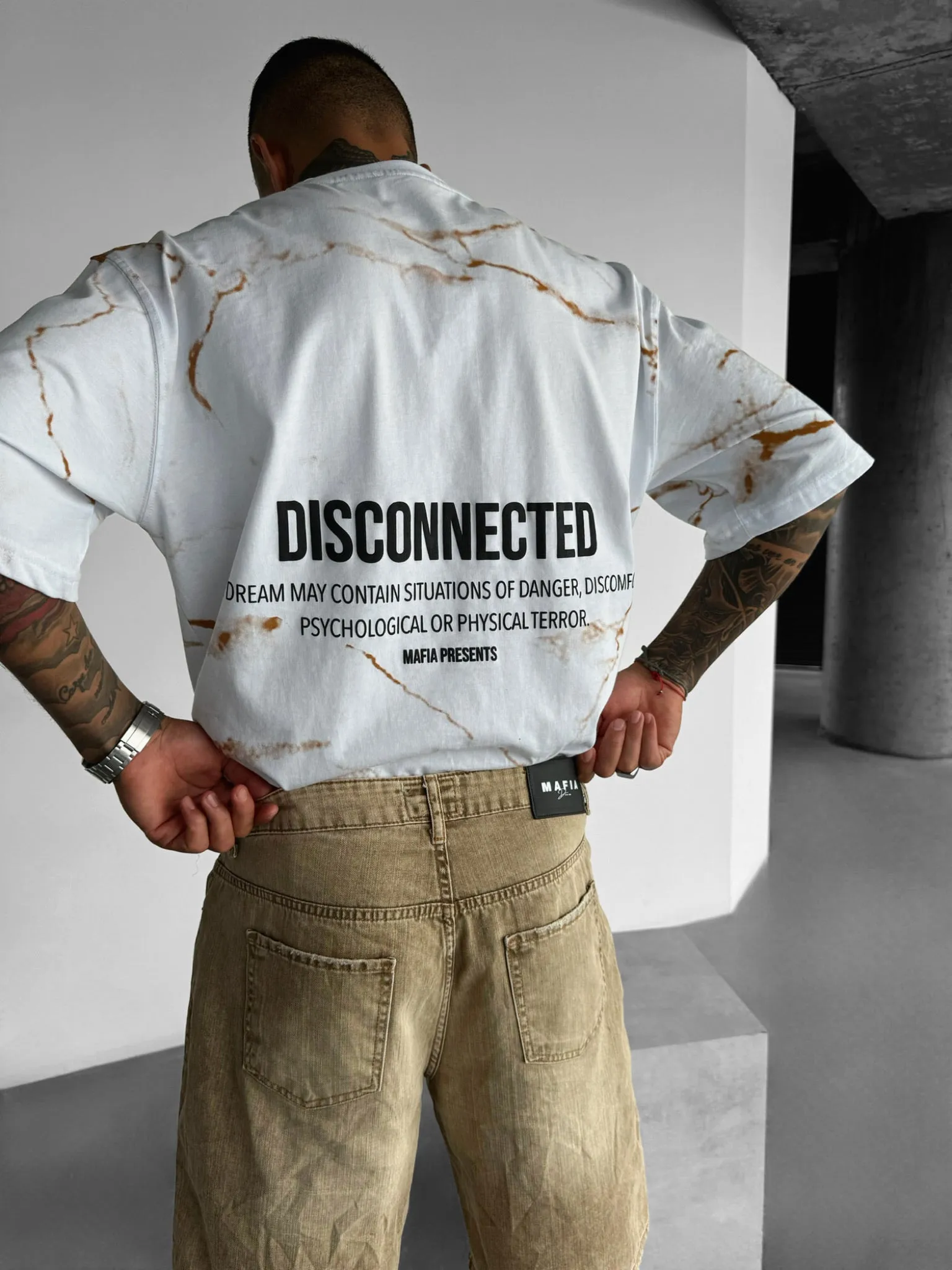 Oversize Disconnected T-shirt - White and Brown