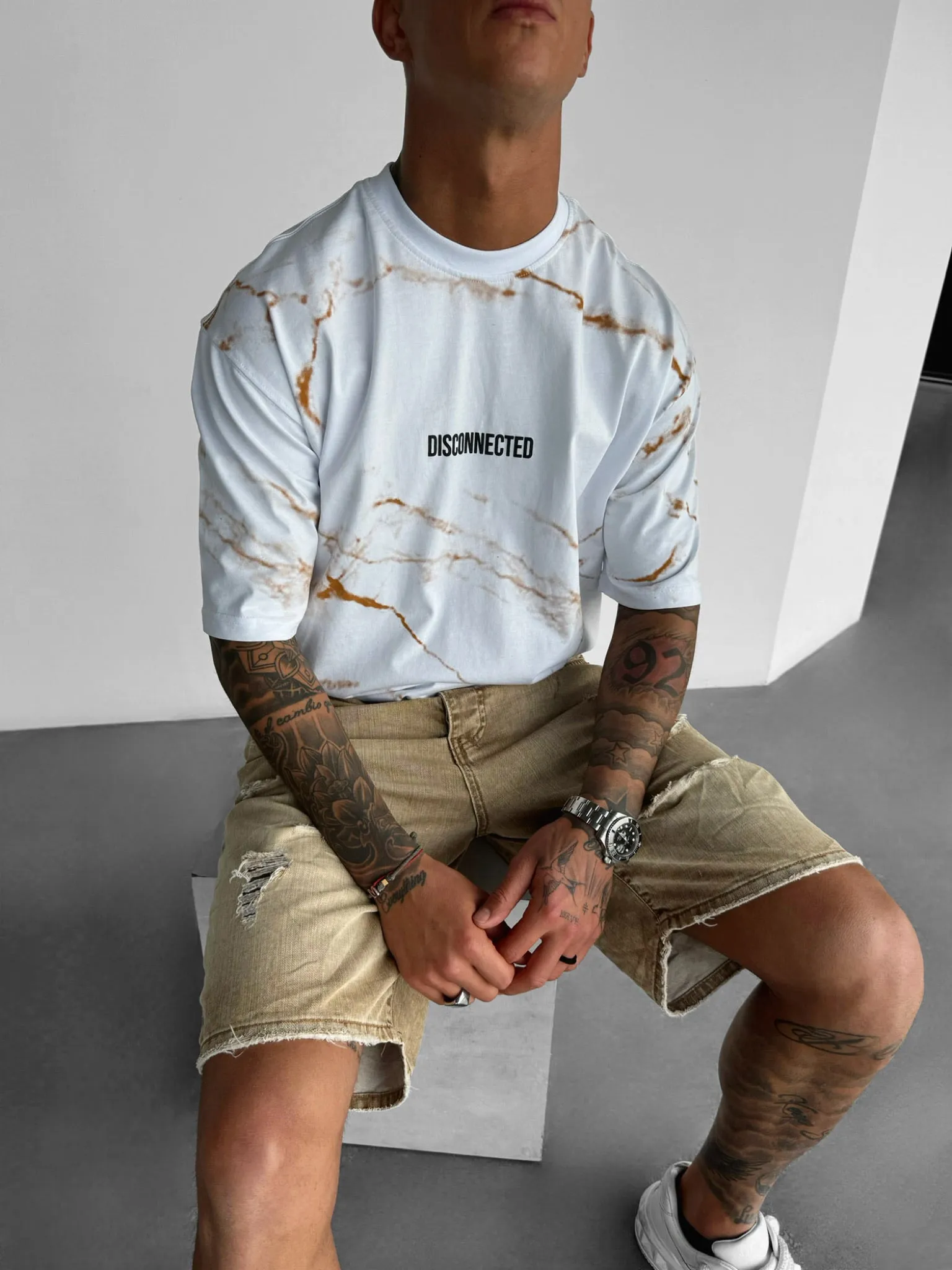 Oversize Disconnected T-shirt - White and Brown