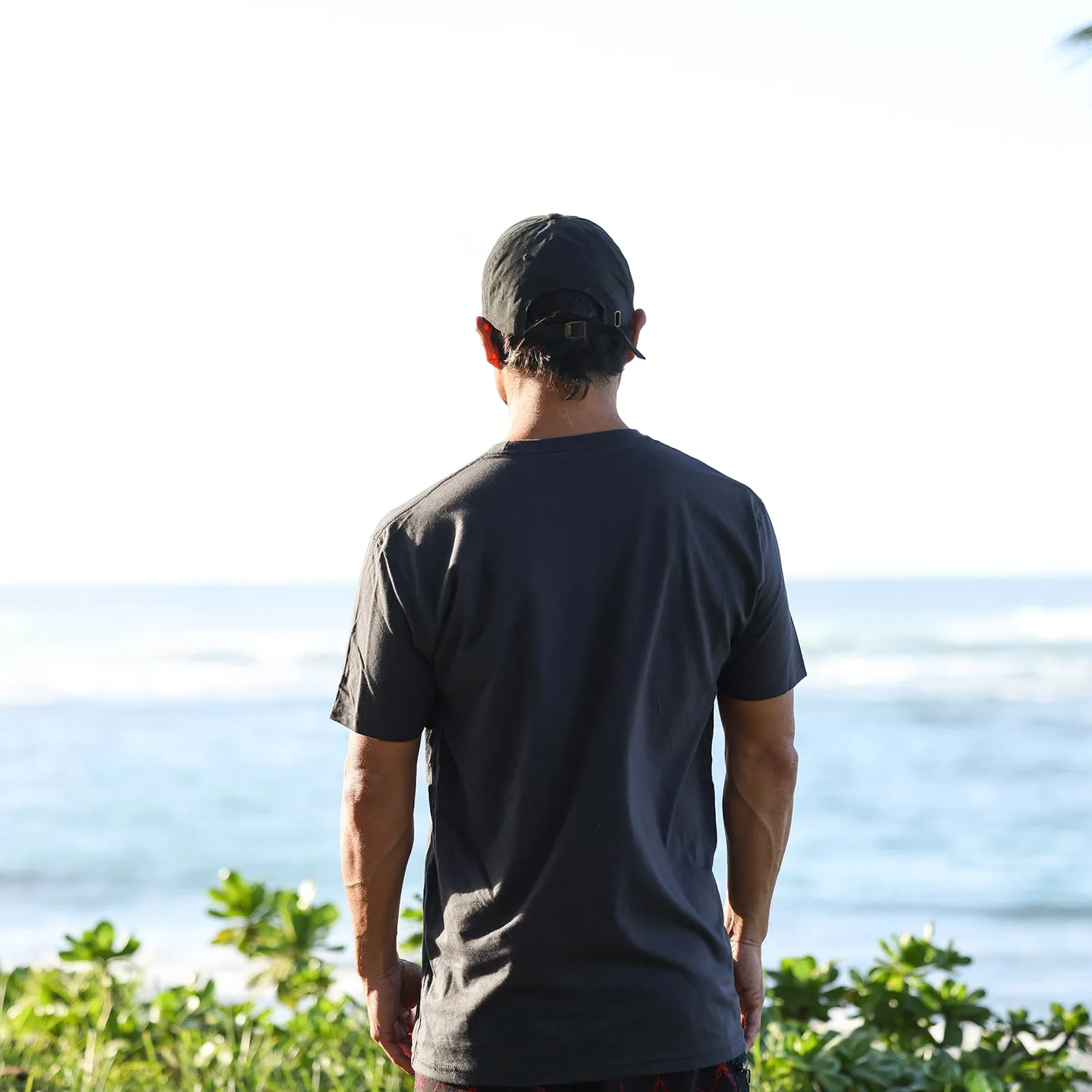 SHADOW TEE IN GRAPHITE BLACK